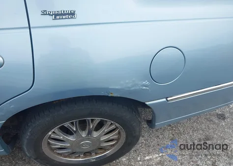 2006 Lincoln Town Car Signature Limited из США, поврежденный, VIN 1LNHM82V36Y647982